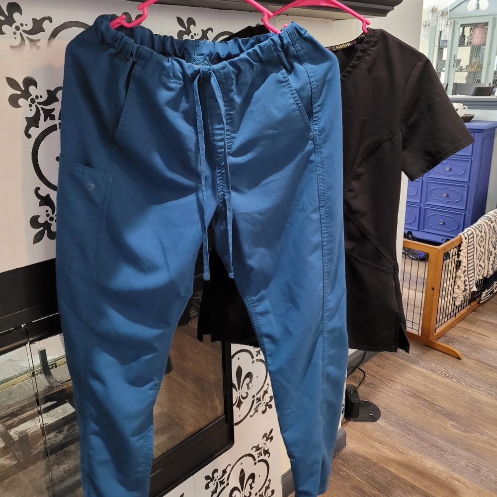 Scrub set